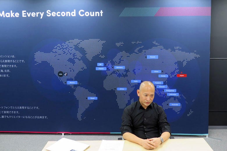 300人収容できる新しいオフィスで取材に応じるバイトダンス日本法人の井藤理人グローバル・ビジネスデベロップメント本部長　Newsweek Japan