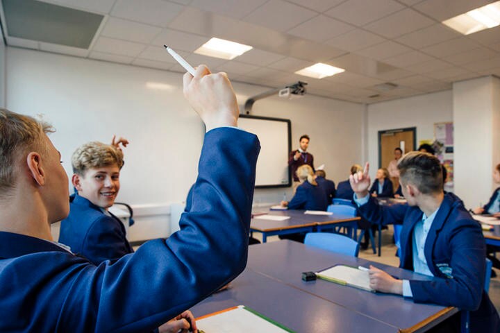 教師のレベルが優れているわけでもなく、生徒も本質的に優秀ではなかったのに…（写真はイメージです）　DGLimages-iStock