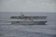 海自艦、米空母と20日間にわたる異例の長期行動　北朝鮮と中国けん制