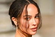 ファッションの限界に挑戦？ ゾーイ・クラヴィッツの大胆トップスに世界が騒然