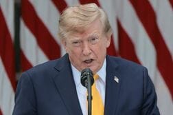 トランプ氏、サウジ原子力協定を議会送付　アブラハム合意参加が条件