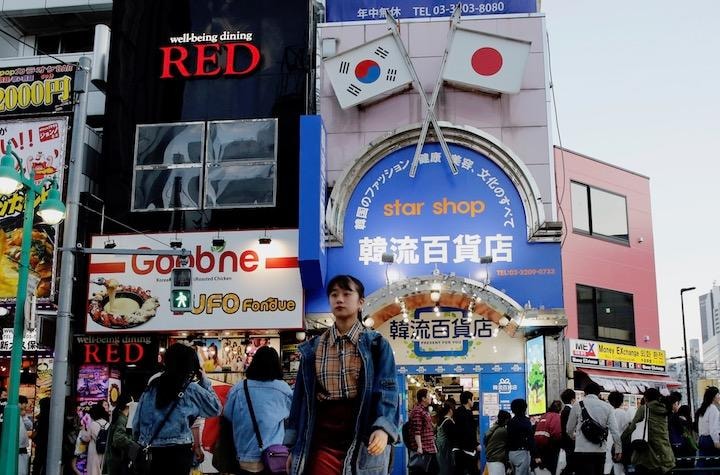 日韓とも20代や30代の好感度が高いが...... Kim Kyung-Hoon-REUTERS