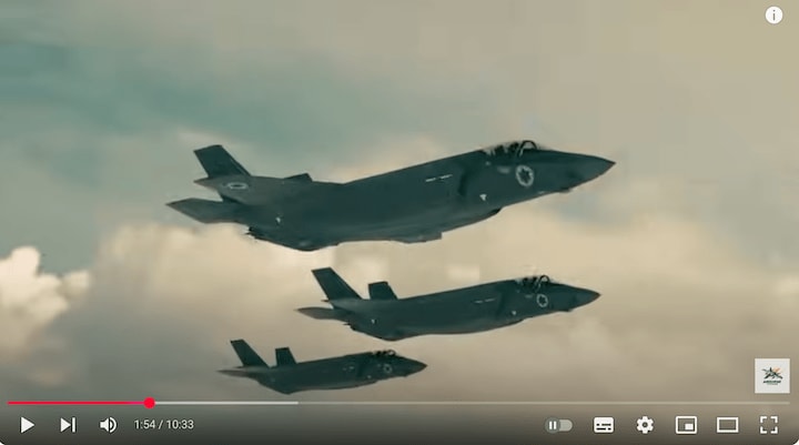 「ドローンの時代に時代遅れ」とイーロン・マスクが批判した最先端の有人戦闘機F-35が実は最強だった　 Airborne Titans/YouTube