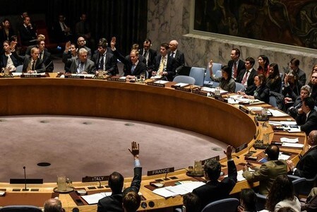 　４月１２日、国連安全保障理事会は、シリアで前週起きた化学兵器による攻撃を非難し、アサド政権にこの件で調査に協力するよう求める決議案を否決した。（２０１７年　ロイター/Stephanie Keith）