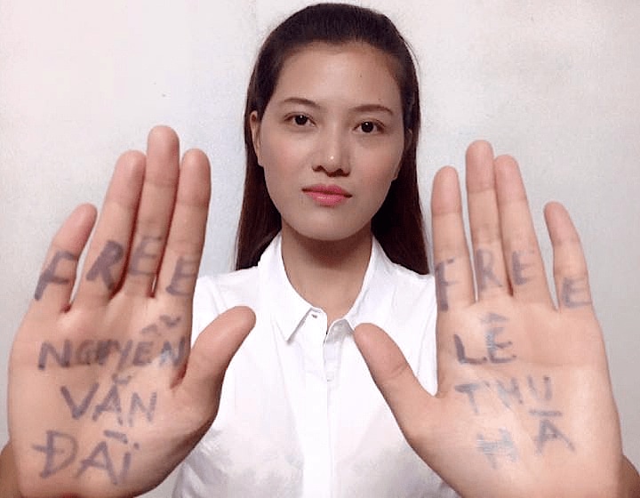 2015年、拘束された人権活動家の解放を呼びかけていたフイン・トゥク・ヴィーさん。facebookページより