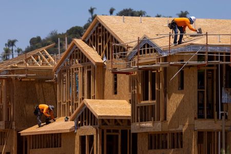 ５月の米住宅着工件数は年率換算で前月比３．６％増の１５７万２０００戸となり、４月の減少から持ち直した。写真は６月３日、米カリフォルニア州で撮影（２０２１年　ロイター／Mike Blake/File Photo）