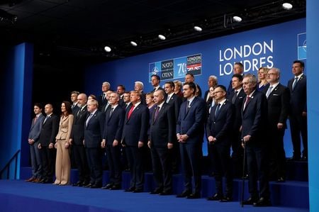 英ロンドンで３日から２日間の日程で開催された北大西洋条約機構（ＮＡＴＯ）創設７０周年の記念首脳会議は４日、相互防衛義務を確認し、ロシアの脅威に対抗しながら中国の台頭に備える方針で一致した（２０１９年　ロイター/PETER NICHOLLS）