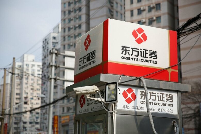 写真は東方証券のロゴ。中国・上海で2017年1月撮影。REUTERS/Aly Song
