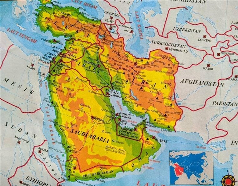 イラン戦争をめぐっては、ホルムズ海峡の対岸のオマーンとUAEに不穏な動きがある　mr. waone-Shutterstock