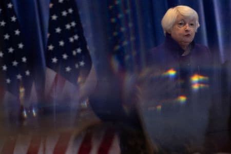 　イエレン米財務長官は１０日、中国工商銀行（ＩＣＢＣ）がランサムウエア攻撃の被害を受けたことについて、米国債市場に影響は見られていないと述べた。中国の何立峰副首相との会談後、記者会見するイエレン氏（２０２３年　ロイター/Carlos Barria）