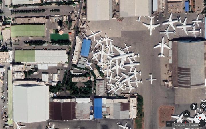 テヘラン近郊のメヘラーバード国際空港。飛行機が折り重なるように駐機する異様な光景の理由は？　©︎2022 CNES/Airbus, Maxar Technolofies-Google Earth