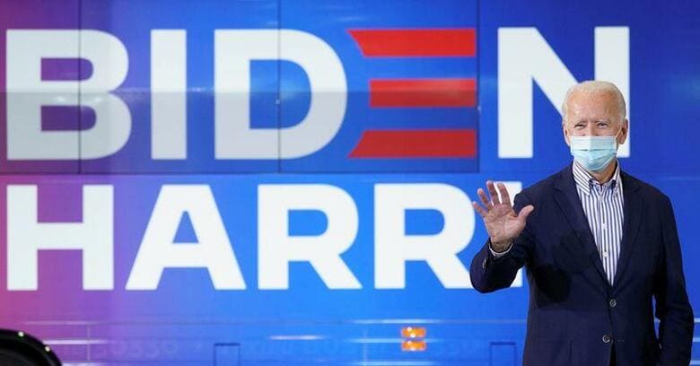 米国の富裕層は、大統領選で民主党のバイデン前副大統領(写真)が勝利して増税する可能性を恐れ、年末までに遺産相続計画を変更しようと奔走している。写真はアリゾナ州フェニックスで8日撮影(2020年　ロイター/Kevin Lamarque)