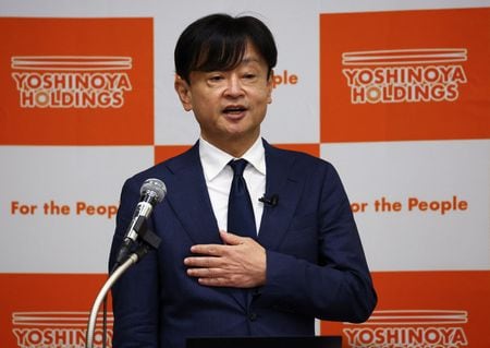 写真は吉野家ホールディングスの成瀬哲也社長。都内で5月撮影。  REUTERS/Issei Kato