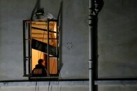 仏当局がパリ潜伏先急襲、主犯格は拘束されず