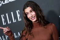 Z世代セレブの間に「ノーパンツ」ブーム？　ズボンを穿かずに外出するファッションリーダーたち