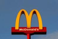 マクドナルドの紙製ストローはリサイクルできず廃棄されていた