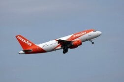 英イージージェット、上期赤字5.5億ポンド　通期見通し不透明
