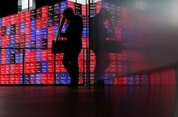 日経平均は続伸、米エヌビディア決算待ちで全般は模様眺め
