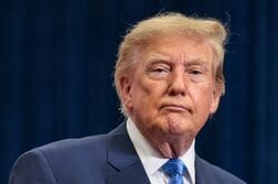 トランプ氏、カーグ島粉砕と投稿　イラン原油輸出拠点