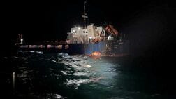 ルーマニア領海で商船火災、乗組員避難　黒海で相次ぐ被害