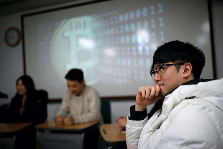 韓国、ソウルの大学で行われた仮想通貨の勉強会（2017年12月）　 Kim Hong-Ji-REUTERS