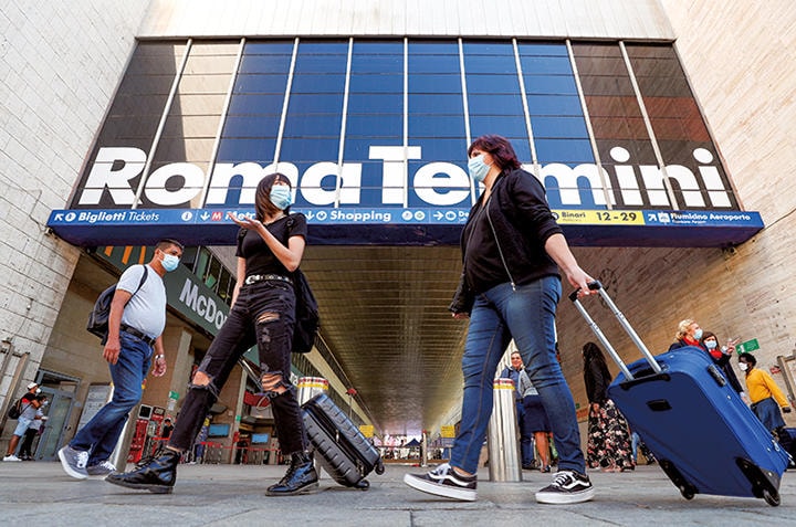 夏の旅行シーズンを前に自由な移動が可能に　GUGLIELMO MANGIAPANE-REUTERS