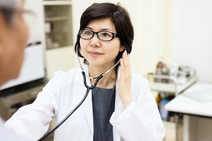 「女医にかかるほうが長生き」という論文が話題に　（写真はイメージ）Nikada-iStock