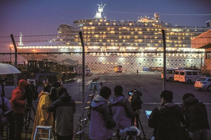ダイヤモンド・プリンセス号は横浜港到着後、2週間の検疫期間に（2月16日）　ATHIT PERAWONGMETHAーREUTERS