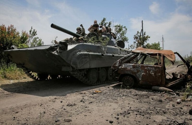 ウクライナのゼレンスキー大統領は、ウクライナ軍のロシア軍に対する反転攻勢について、進展が「期待したより遅い」と述べた。英国放送協会（BBC）が21日に報じた。ドネツク州で13日撮影（2023年　ロイター／Oleksandr Ratushniak）
