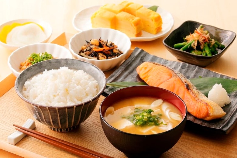 外食株が2月に上がる背景には、株式市場の構造的な要因がある　Nishihama - stock.adobe.com