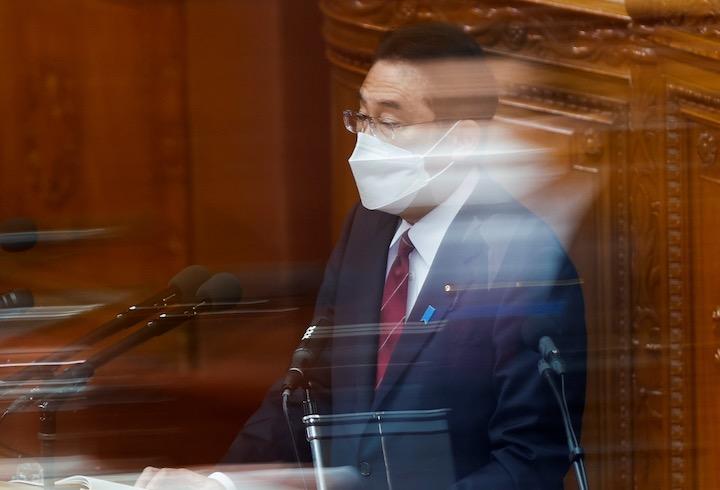 岸田政権が目指す「分配と経済成長の両立」は実現できるのか......  REUTERS/Issei Kato