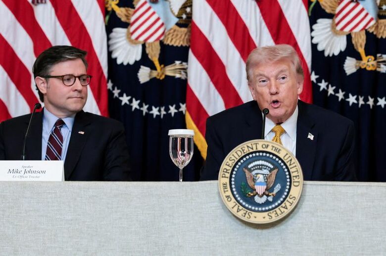 ジョンソン米下院議長とトランプ米大統領。3月1日、ホワイトハウスで撮影。 REUTERS/Jonathan Ernst