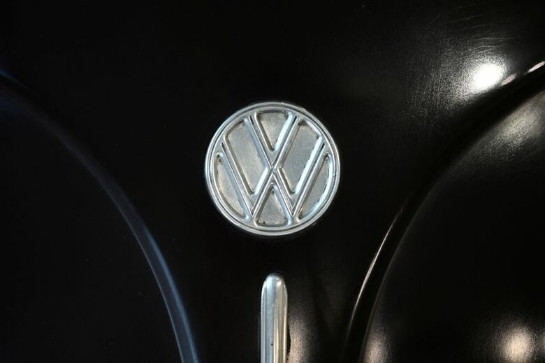 ドイツの自動車大手フォルクスワーゲン（ＶＷ）のロゴ。2026年10月26日、ベルリンで撮影。REUTERS/Annegret Hilse