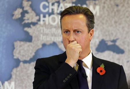 　１１月２４日、英世論調査によると、ＥＵ離脱を支持する人が半数を超えた。写真はＥＵ改革について演説するキャメロン首相。ロンドンで１０日撮影（２０１５年　ロイター／Kirsty Wigglesworth）