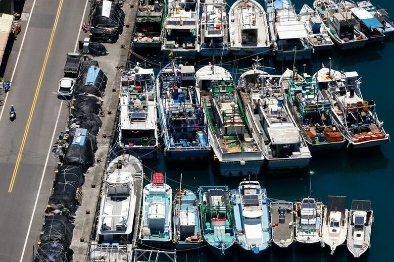 写真は台風に備え蘇澳港に係留されている漁船。7月9日、台湾・宜蘭県で撮影。REUTERS/Ann Wang