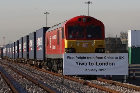 　１月１８日、中国を出発した貨物列車が約１万２０００キロを走破して初めて英ロンドンに到着した（２０１７年　ロイター/Stefan Wermuth）