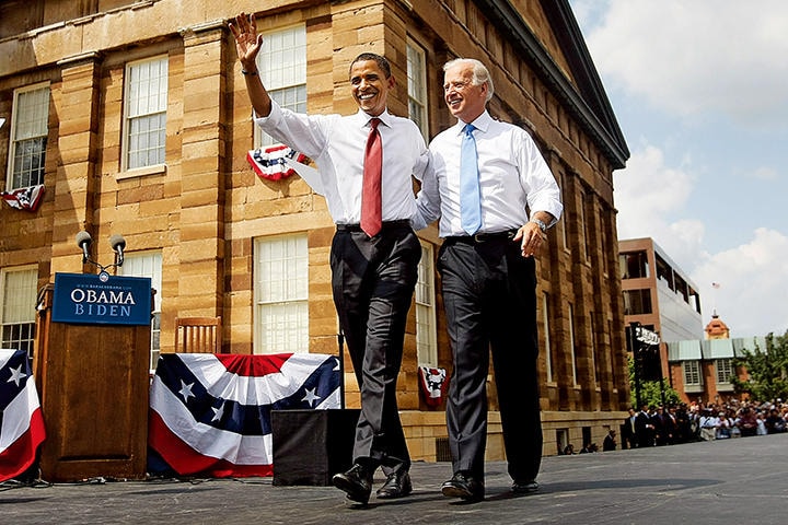 オバマ政権を支えたバイデンは共和党への融和路線も踏襲するのか（2008年）　JOE RAEDLE/GETTY IMAGES