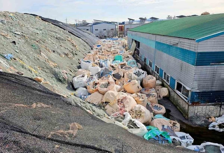 プラスチックごみによる海洋などの汚染を防ぐための国際条約締結を目指す政府間協議が２５日、韓国の釜山で開幕した。写真はプラスチックごみ。韓国で１９日撮影。（2024年 REUTERS/Joyce Lee/File Photo）