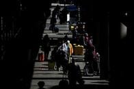 米国務省、コロナによる渡航中止勧告を世界の8割に拡大「前例ないリスク」