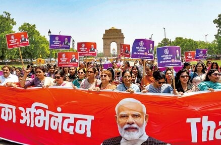 議員の3分の1を女性に…インドの「女性議席」増加、なぜここまで難航？