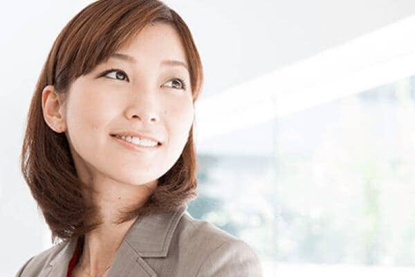 占い資格を取得した女性のイメージ