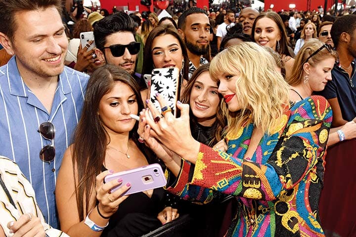 Taylor Swift poses with fans at the 2019 MTV Video Music Awards at Prudential Center on August 26, 2019 in Newark, New Jersey