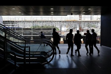 １２月１日、    英議会はイングランドで新型コロナウイルスの警戒レベルに応じ地域別に３段階の制限措置を導入する案を２９１対７８の賛成多数で承認した。ロンドンで２０１８年６月撮影（２０２０年　ロイター/Kevin Coombs）