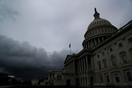 米財務省は１３日、６月財政収支が８６４０億ドルの赤字と、前年同月の８０億ドルの赤字から拡大したと発表した。ワシントンの連邦議会で４月撮影（２０２０年　ロイター/TOM BRENNER）