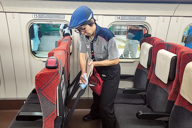 テッセイの新幹線清掃