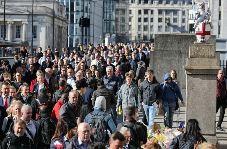６月６日、英国のメイ首相は、過激派と疑われる人物に関して起訴に十分な証拠のない場合、人権保護規定を緩め国外退去や活動制限をしやすくする可能性を示唆した。ロンドン橋（２０１７年　ロイター／Marko Djurica）