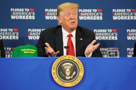 　７月２６日、トランプ米大統領（写真）は、トルコがテロリズムやスパイの罪に問われている米国人牧師を釈放しなければ同国に対し「大規模な制裁」措置を発動すると述べた。米アイオワ州ペオスタの集会で撮影（２０１８年　ロイター/Joshua Roberts）