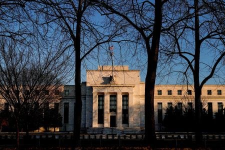 フェデラルファンド（ＦＦ）金利先物市場では、米中の関税率引き下げを受け、連邦準備理事会（ＦＲＢ）の利下げ期待が後退した。２０２２年１月撮影（２０２５年　ロイター/Joshua Roberts）