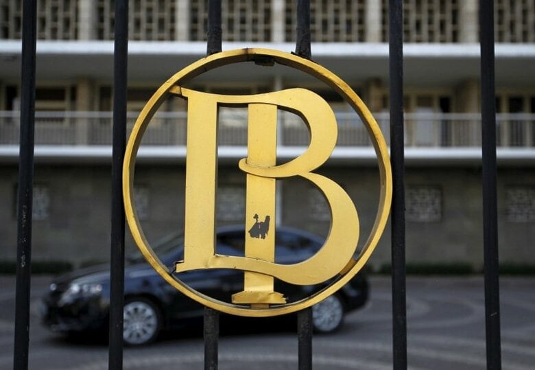 写真はインドネシア中央銀行のロゴ。2015年11月、ジャカルタで撮影。REUTERS/Garry Lotulung