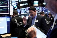 かい離する政治と経済、トランプはますますクリントンに似てきた